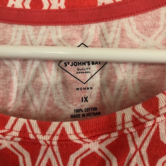 🦋 3/$15 St.Johns Bay, orange print tee - Picture 4 of 6
